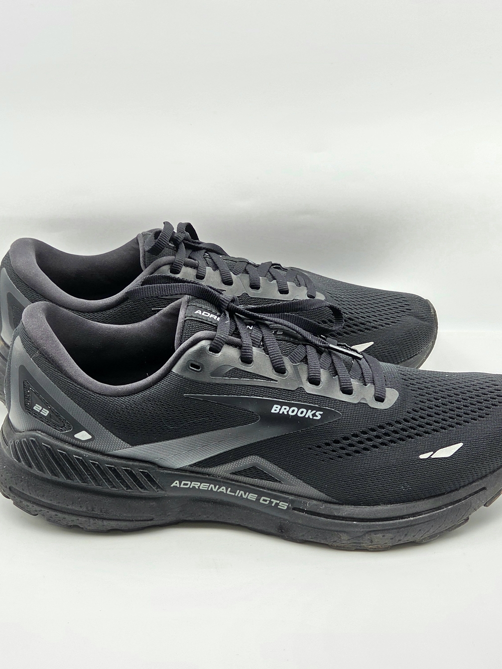 Brooks Adrenaline GTS 23 Sneakers Men's Size 12 D Black EXCELLENT CONDITION